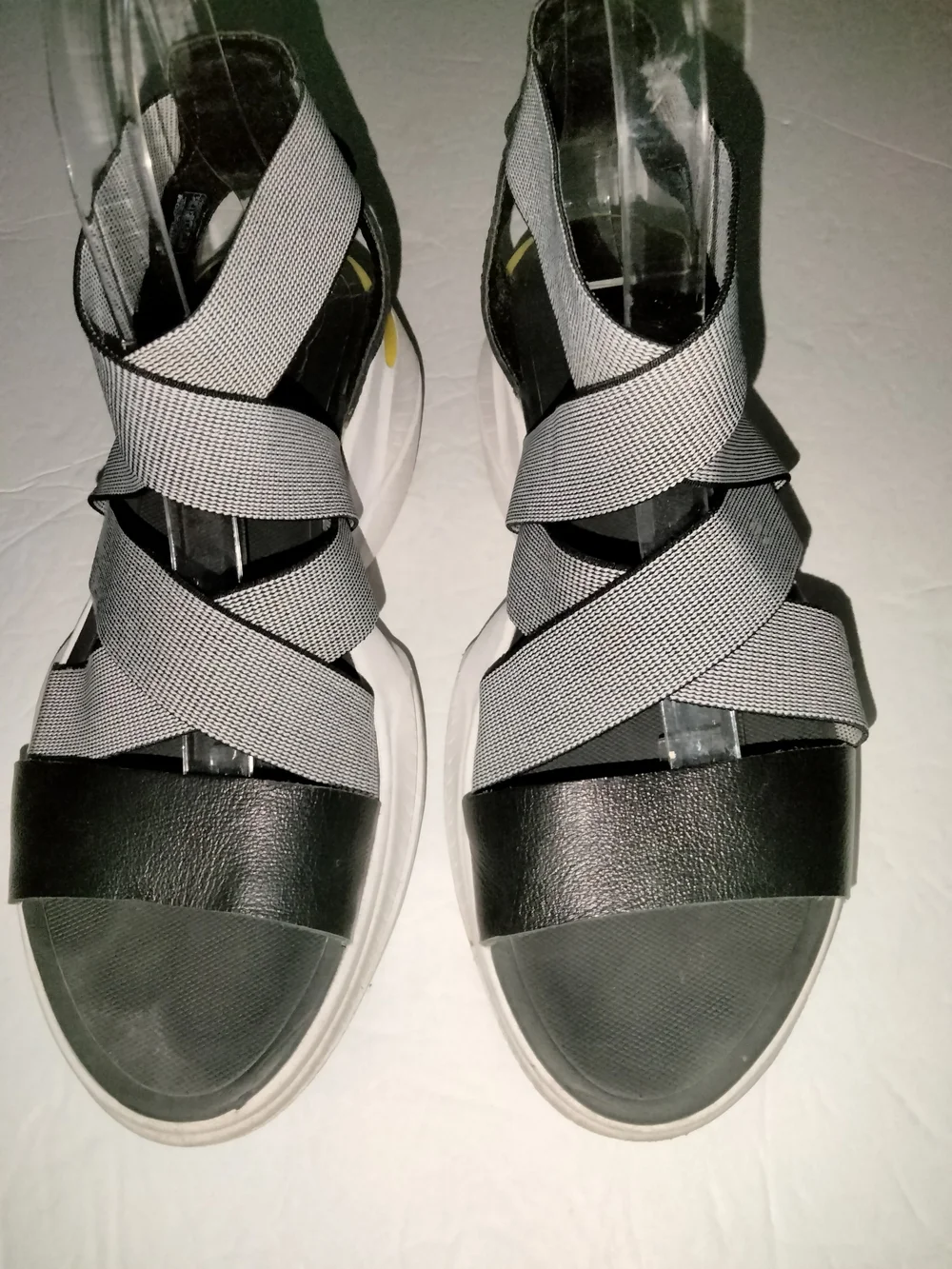 Sorel (Size 8.5) Gray & Black Crisscross Strap Platform Open Toe Sneaker Sandals